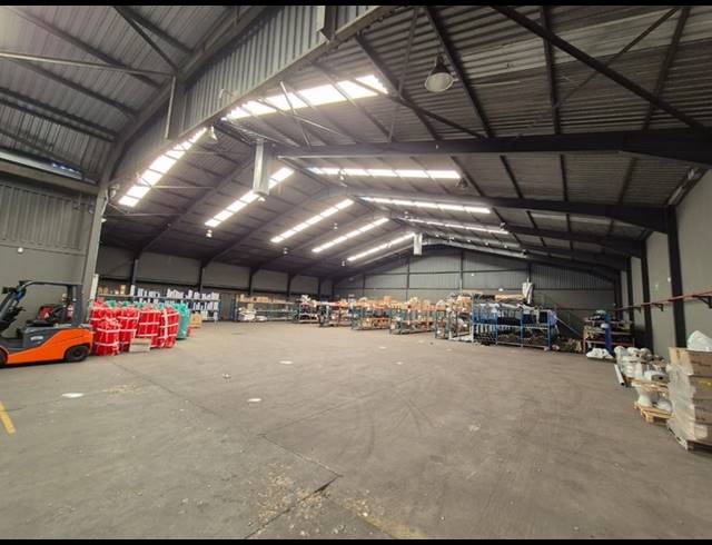 2,200M² WAREHOUSE FOR SALE IN BEACONVALE